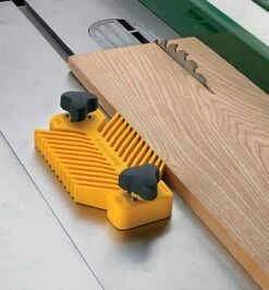 MagSwitch Universal Featherboard 5 MagSwitch Universal Featherboard -Lee Valley 03J7593 magswitch universal featherboard u 01 r