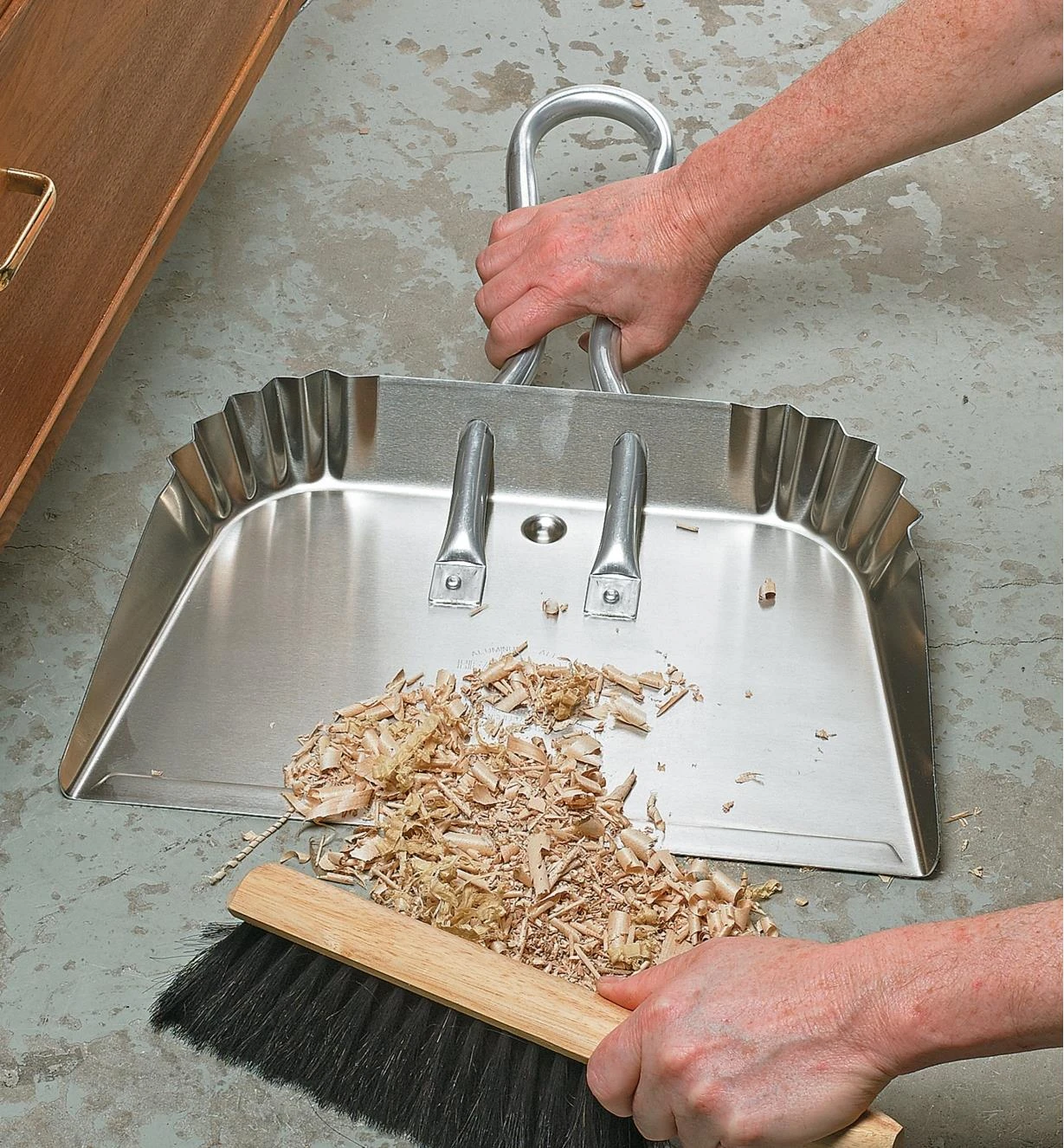 Aluminum Dustpan 2 Aluminum Dustpan - Image 2