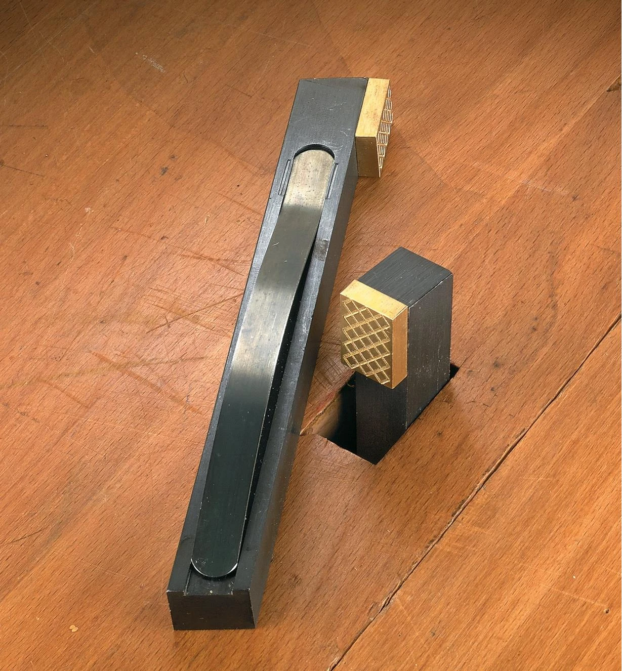 Veritas Square Bench Dogs 2 Veritas Square Bench Dogs - Image 2