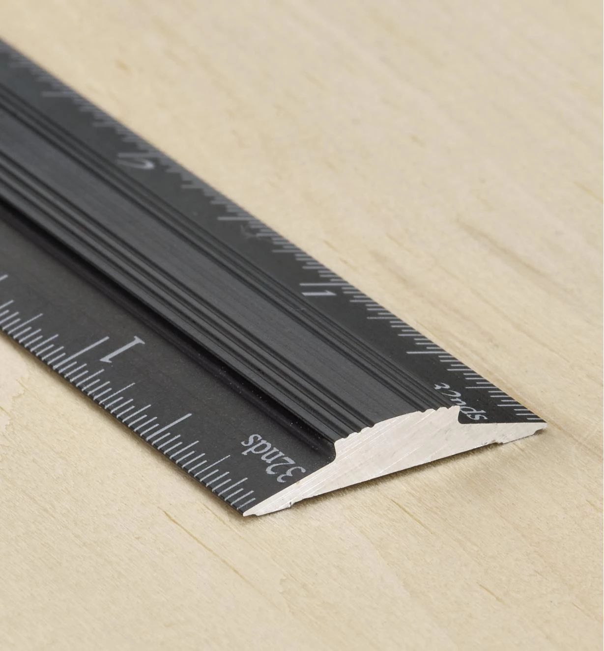 Veritas 12" Aluminum Bench Rule 5 Veritas 12" Aluminum Bench Rule - Image 5