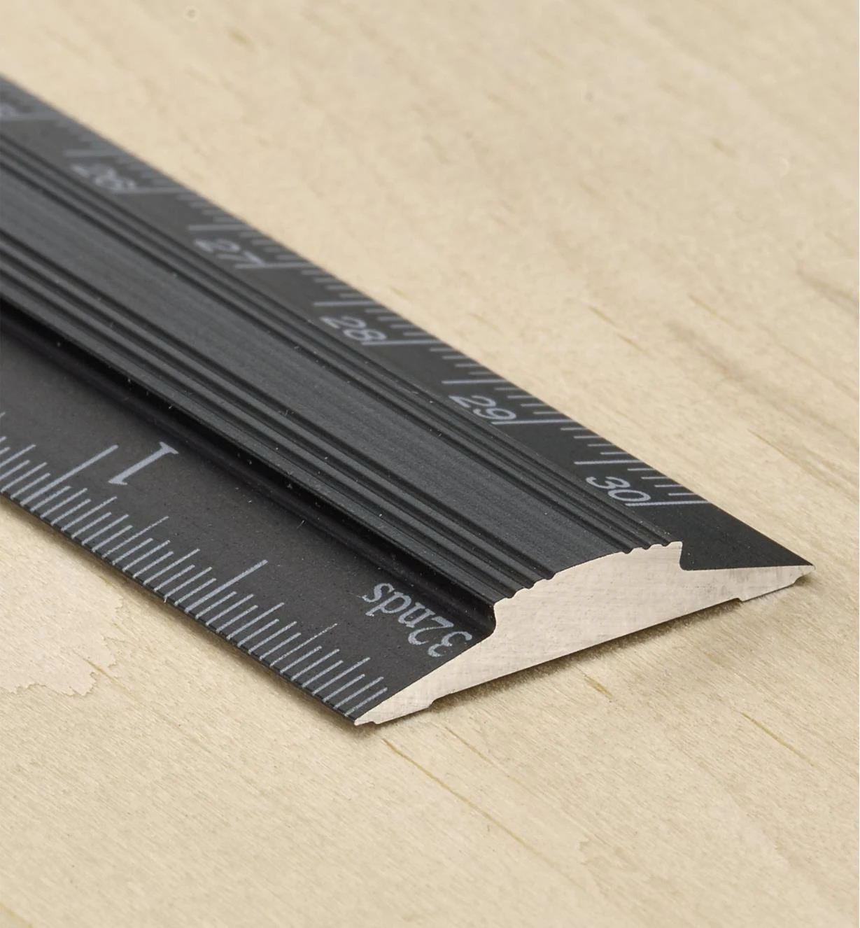 Veritas 12"/300mm Aluminum Bench Rule 5 Veritas 12"/300mm Aluminum Bench Rule - Image 5