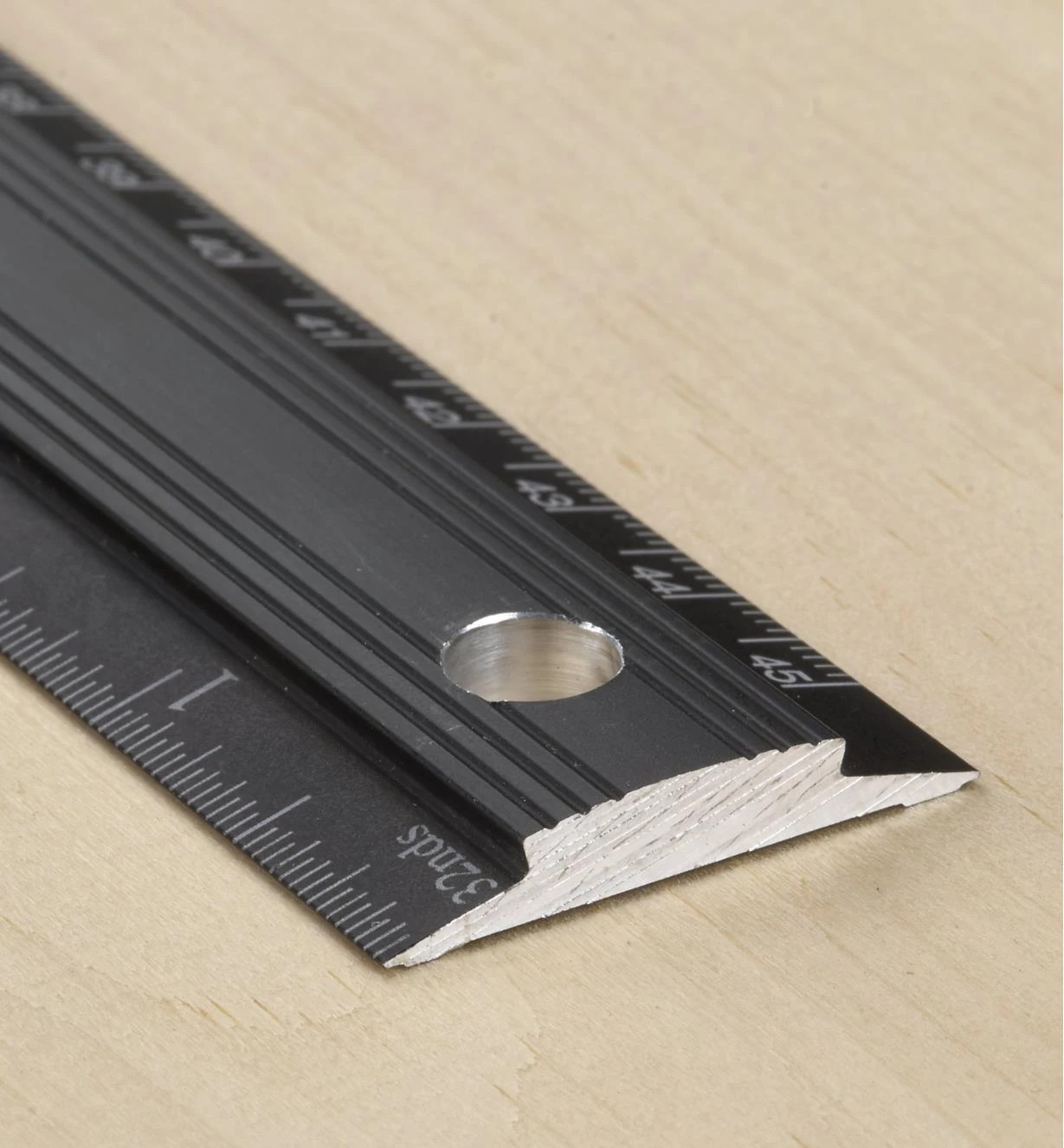 Veritas 18"/450mm Aluminum Bench Rule 2 Veritas 18"/450mm Aluminum Bench Rule - Image 2