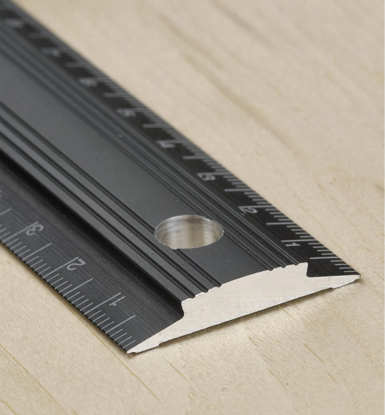 Veritas 450mm Aluminum Bench Rule 4 Veritas 450mm Aluminum Bench Rule - Image 4