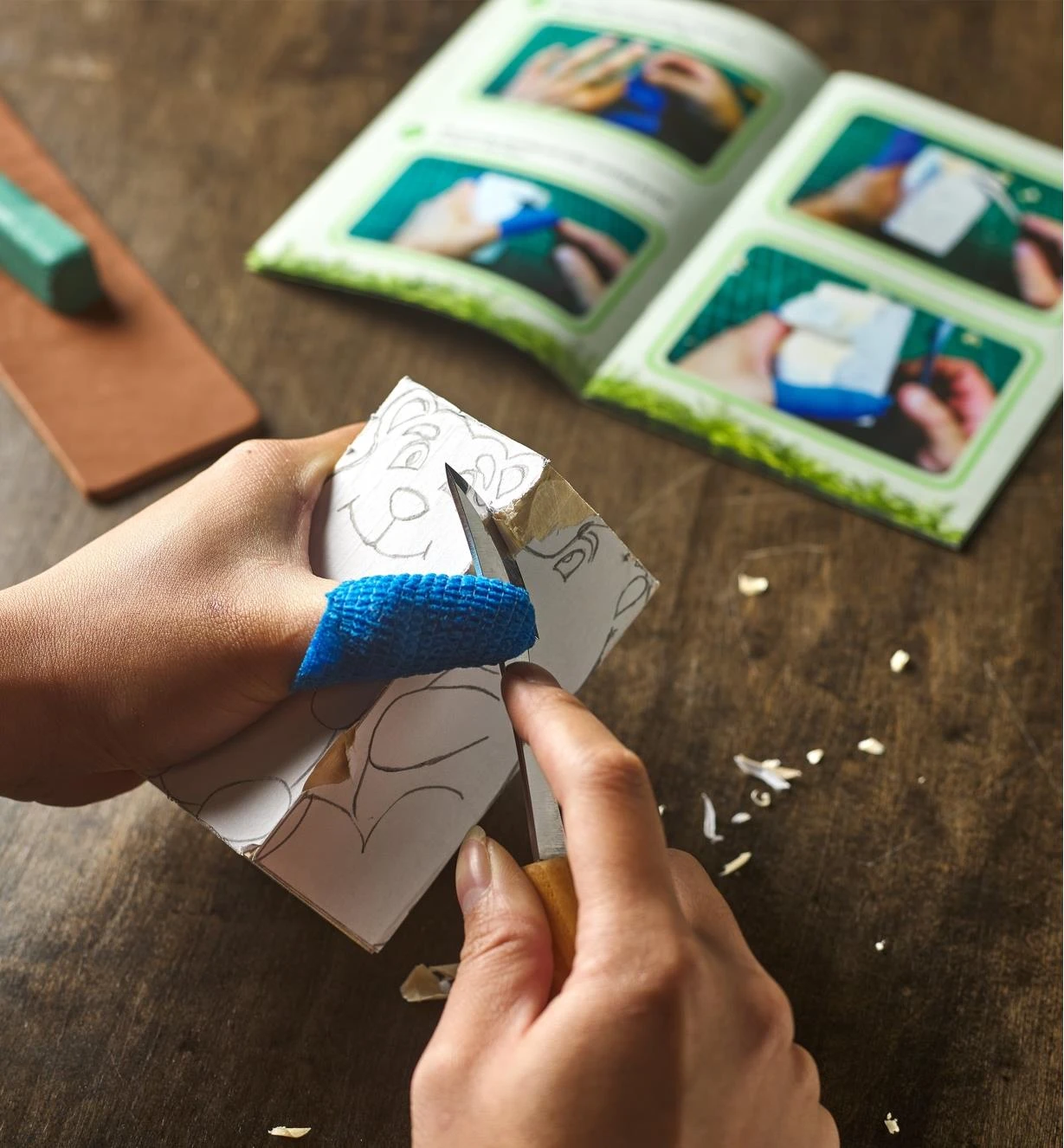 BeaverCraft Bear Carving Kit 6 BeaverCraft Bear Carving Kit - Image 6