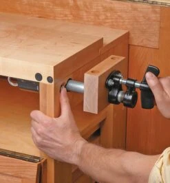 Pipe Vise 6 Pipe Vise -Lee Valley 15G0103 pipe vise head base i 01 r 1