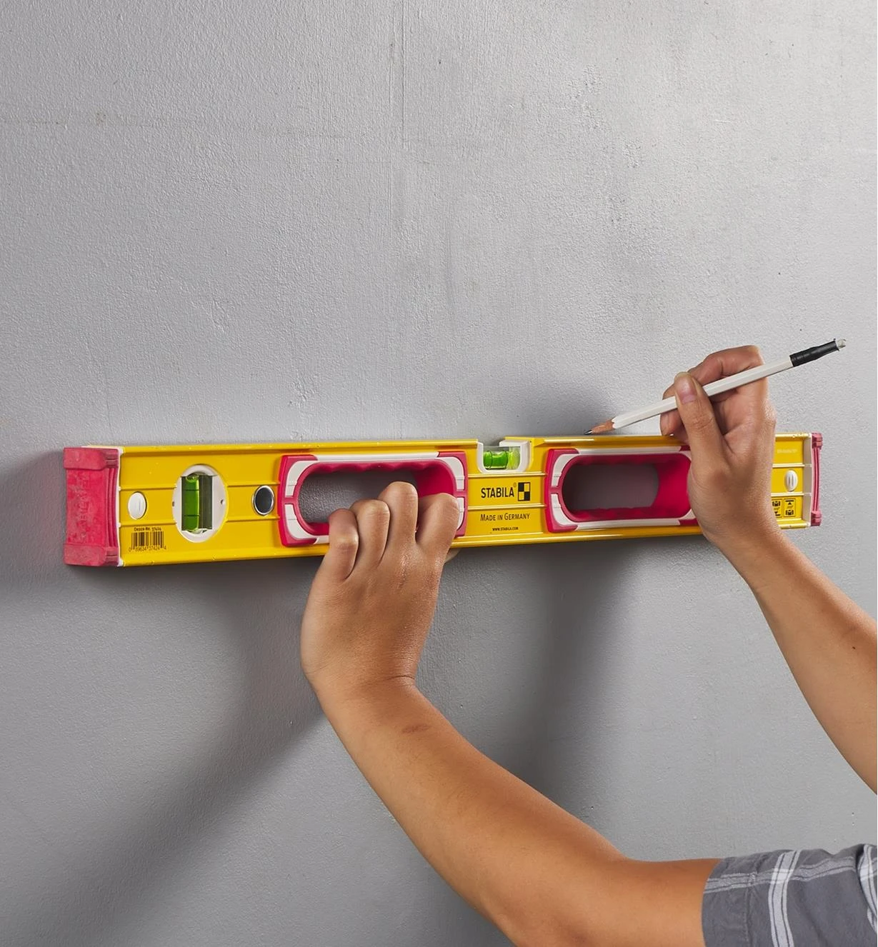 Stabila 24" Heavy-Duty Level 3 Stabila 24" Heavy-Duty Level - Image 3