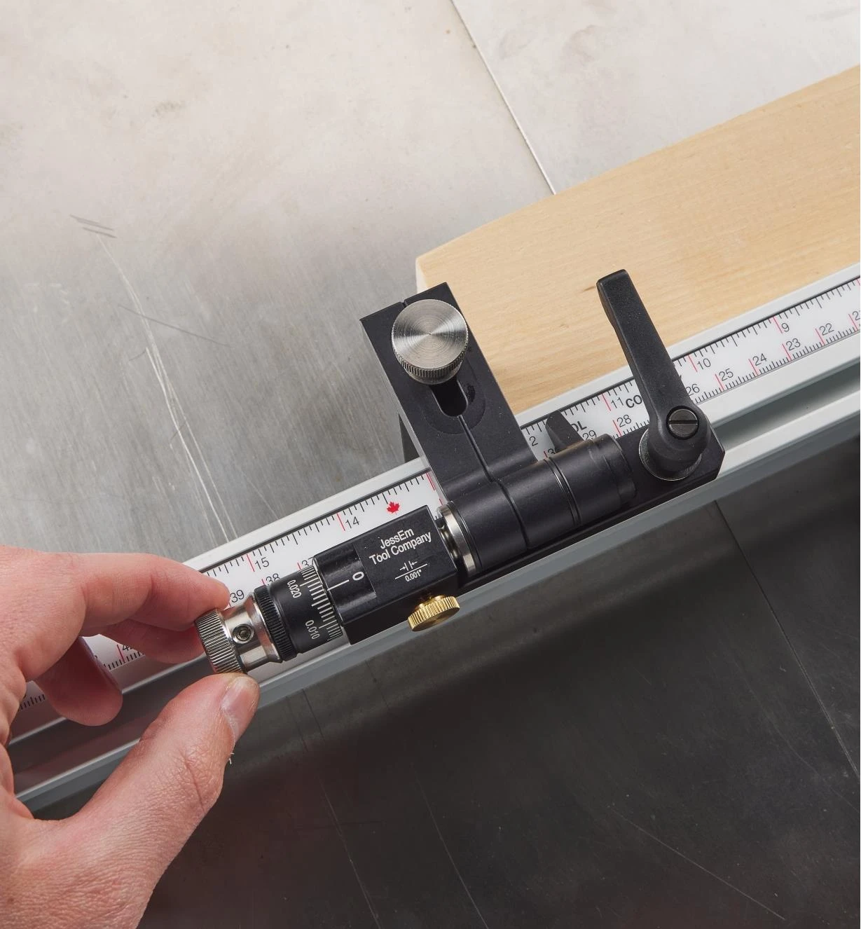 JessEm Mite-R-Excel II Miter Gauge With Micro-Adjuster 4 JessEm Mite-R-Excel II Miter Gauge With Micro-Adjuster - Image 4